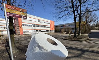 Der Pilotversuch für besser ausgestattete und saubere Toiletten ist für den Zeitraum von Mai bis zum Sommerferienbeginn geplant und soll auch am Schulzentrum Lohfeld umgesetzt werden. - Sven Kienscherf Der Pilotversuch für besser ausgestattete und saubere Toiletten ist für den Zeitraum von Mai bis zum Sommerferienbeginn geplant und soll auch am Schulzentrum Lohfeld umgesetzt werden. - Sven Kienscherf