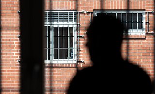 Im Gegensatz zu einem normalen Gefängnis gibt es in Unterbringungseinrichtung für Ausreisepflichtige (UfA) einen höheren Betreuungsaufwand. (Archivbild) - Friso Gentsch/dpa Im Gegensatz zu einem normalen Gefängnis gibt es in Unterbringungseinrichtung für Ausreisepflichtige (UfA) einen höheren Betreuungsaufwand. (Archivbild) - Friso Gentsch/dpa