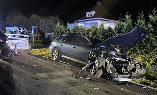 Acht Menschen wurden bei dem Unfall verletzt. - Freiwillige Feuerwehr Lage