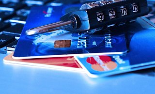 Ist die Bezahlkarte für Asylbewerber sicher? Die Gemeindeverwaltung und die Mehrheit der Augustdorfer Politiker haben da derzeit ihre Zweifel. - Pixabay/TheDigitalWay