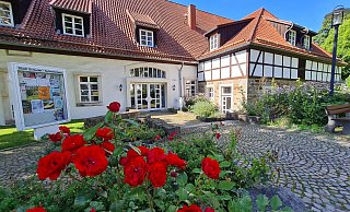 So rosig wie auf diesem Bild ist die Finanzlage im Rathaus von Schieder-Schwalenberg derzeit nicht: Der Haushaltsplan 2025 schließt mit einem Defizit von 1,4 Millionen Euro ab. - Archivfoto: Marianne Schwarzer So rosig wie auf diesem Bild ist die Finanzlage im Rathaus von Schieder-Schwalenberg derzeit nicht: Der Haushaltsplan 2025 schließt mit einem Defizit von 1,4 Millionen Euro ab. - Archivfoto: Marianne Schwarzer