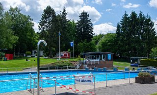 Wer im Freibad Hiddesen schwimmen gehen möchte, kann sich vorher online registrieren. - Raphael Bartling Wer im Freibad Hiddesen schwimmen gehen möchte, kann sich vorher online registrieren. - Raphael Bartling
