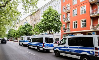 Die Polizei durchsuchte vergangene Woche 15 Wohnungen und Geschäftsräume der Letzten Generation. - Christoph Soeder/dpa Die Polizei durchsuchte vergangene Woche 15 Wohnungen und Geschäftsräume der Letzten Generation. - Christoph Soeder/dpa