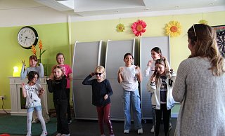 Die Kinder der OGS Alverdissen führten einen Tanz vor. - Nadine Uphoff