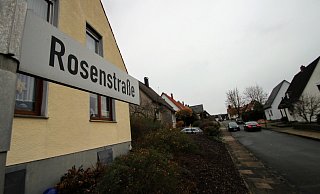 Die Rosenstraße wird demnächst aufgebuddelt. Hier ist der Mischwasserkanal marode. Er soll durch eine getrennte Kanalisation ersetzt werden. Neben neuen Leitungen wird auch die Straße erneuert. Foto: Jens Rademacher - Jens Rademacher Die Rosenstraße wird demnächst aufgebuddelt. Hier ist der Mischwasserkanal marode. Er soll durch eine getrennte Kanalisation ersetzt werden. Neben neuen Leitungen wird auch die Straße erneuert. Foto: Jens Rademacher - Jens Rademacher
