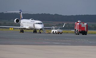 Einsatz auf dem Vorfeld des Flughafens Paderborn-Lippstadt. - Ralph Meyer