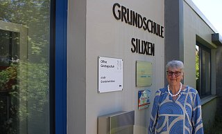 Seit 1990 unterrichtet Christina Wojahn an der Grundschule Silixen. 2002 hat sie die Leitung übernommen. - Lorraine Brinkmann Seit 1990 unterrichtet Christina Wojahn an der Grundschule Silixen. 2002 hat sie die Leitung übernommen. - Lorraine Brinkmann