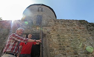 Ehrenamtliche wie Willi Einhaus (links) und Hubert Ebers von der Burgwallinitiative könnten künftig Geld aus dem Verfügungsfond der Stadt kommen. Archivfoto: Gerstendorf-Welle - Vera Gerstendorf-Welle