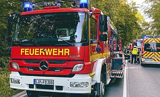 Auf der Augustdorfer Straße hat sich am Dienstagabend ein Unfall ereignet. - Feuerwehr Detmold