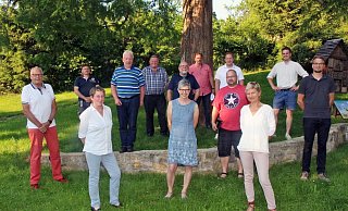 Die Kalletaler SPD-Kandidaten: (von links) Dieter Hartwig, Dirk Tölle, Christine Heidsiek, Dirk Rügge, Wilfried Gerkensmeier, Manfred Rehse, Cornelia Rehse, Andreas Sandmann, Marc Schumacher, Stephan Pollmann, Vera Johanning, Jonathan Wenzel und Simon Prüssner. Es fehlen: Malte Gerke, Heinrich Wischnewski, Knut Vauth. - Reiner Toppmöller