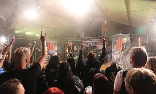Frontmann Andre Donay wird von den Deutschrockfans gefeiert: Gerade erst hat seine Band "Artefuckt" ihr neues Album "Stigma" veröffentlicht. - Alina Hetland Frontmann Andre Donay wird von den Deutschrockfans gefeiert: Gerade erst hat seine Band "Artefuckt" ihr neues Album "Stigma" veröffentlicht. - Alina Hetland