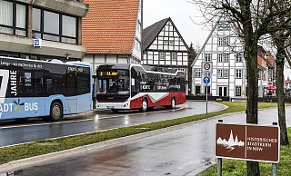 Elektrobusse auf Tour: In Lemgo werden Schülertickets debattiert. - Michael Reimer Elektrobusse auf Tour: In Lemgo werden Schülertickets debattiert. - Michael Reimer
