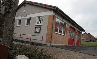 Das Feuerwehrgerätehaus in Sonneborn soll saniert werden. - Archivfoto: Sylvia Frevert Das Feuerwehrgerätehaus in Sonneborn soll saniert werden. - Archivfoto: Sylvia Frevert