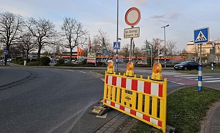 Erst stand hier "Frei bis Dieselstraße" - dumm nur, dass in Fahrtrichtung Detmold eine Einbahnstraßen-Regelung gilt. Jetzt ist zumindest klar, dass man auf der Bundesstraße nicht direkt bis nach Detmold fahren kann. - Astrid Sewing