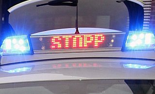 Ein Lastwagen ist auf ein Auto aufgefahren. - Bernhard Preuß Ein Lastwagen ist auf ein Auto aufgefahren. - Bernhard Preuß