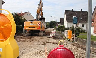 Von der Brücke bis zur Kreuzung Friedrich-Petri-Straße sind die Arbeiten in der Waldenburger Straße voran gekommen. - Cordula Gröne Von der Brücke bis zur Kreuzung Friedrich-Petri-Straße sind die Arbeiten in der Waldenburger Straße voran gekommen. - Cordula Gröne