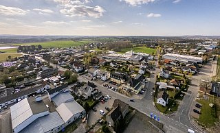 Bad Salzuflen ist nicht nur Kurstadt, sondern auch ein bedeutender Wirtschaftsstandort. Das Luftbild zeigt das Gewerbegebiet Max-Planck-Straße in Holzhausen. - Torben Gocke
