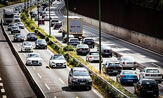 Nach der Deckensanierung auf Höhe der Blitzer startet nun die Erneuerung der Übergänge zur Graphia-Brücke. - Mike-Dennis Müller Nach der Deckensanierung auf Höhe der Blitzer startet nun die Erneuerung der Übergänge zur Graphia-Brücke. - Mike-Dennis Müller