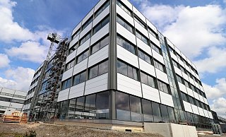 Der Rohbau ist bereits Ende 2019 fertig gewesen. Fertiggestellt wird das Gebäude 38 aber erst jetzt. - Phoenix Contact/Andre Koeller