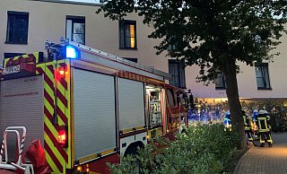 Trotz des schnellen Handelns der Pfleger vor Ort kam bei einem Brand eine Frau ums Leben. - Feuerwehr Bad Salzuflen Trotz des schnellen Handelns der Pfleger vor Ort kam bei einem Brand eine Frau ums Leben. - Feuerwehr Bad Salzuflen