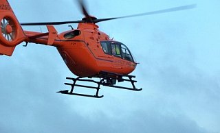 Der schwer verletzte Motorradfahrer wurde mit dem Rettungshubschrauber in ein Krankenhaus gebracht. - Symbilbild: dpa Der schwer verletzte Motorradfahrer wurde mit dem Rettungshubschrauber in ein Krankenhaus gebracht. - Symbilbild: dpa