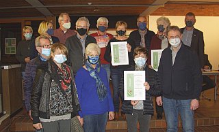 Die drei Siegergruppen aus Göstrup, Silixen und Almena bei der Verleihung der Heimatpreise in der Aula der Sekundarschule. - Foto: Wulf Daneyko Die drei Siegergruppen aus Göstrup, Silixen und Almena bei der Verleihung der Heimatpreise in der Aula der Sekundarschule. - Foto: Wulf Daneyko