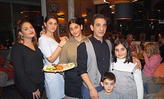 Das Restaurant „La Cucina" ist ein echter Familienbetrieb. Beim großen Eröffnungstag am 7. November haben alle mit angepackt. - Jan Christian Pinsch