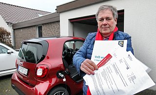 Udo Golabeck schätzt seinen schicken Elektro-Smart sehr. Fehlt nur noch die Erstattung der Kaufprämie, für die er in Vorleistung gegangen ist. Dass auch schriftliches Nachhaken jetzt schon seit Oktober ohne Echo blieb, ärgert ihn jedoch. - Bernhard Preuss
