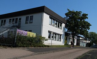 Die Augustdorfer Grundschulen - hier die Grundschule "In der Senne" - will SPD-Bürgermeisterkandidat fir für die Zukunft machen, Was er sich dazu überlegt hat, stellt er in zwei Informationsveranstaltungen vor. - Dieter Asbrock Die Augustdorfer Grundschulen - hier die Grundschule "In der Senne" - will SPD-Bürgermeisterkandidat fir für die Zukunft machen, Was er sich dazu überlegt hat, stellt er in zwei Informationsveranstaltungen vor. - Dieter Asbrock
