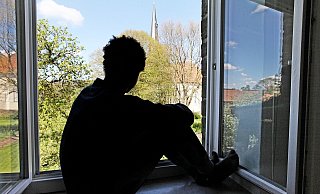 Vor seiner Abschiebung fand Muntari Adam im Pfarrhaus der Kirchengemeinde Cappel Zuflucht. Hier f&uuml;hlte er sich geborgen - zum ersten Mal nach Jahren. - Archivfoto: Bernhard Preu&szlig;