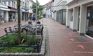 Da derzeit keine Außengastronomie möglich ist wie beispielsweise vor dem Eiscafé Gelato di Manu in der Bergstraße müssen die Gastronomen derzeit große Einkommensverluste hinnehmen. - Cordula Gröne