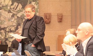 Udo Golabeck verliest seine persönliche Erklärung am Montagabend im Stadtrat und erklärt damit seinen Rücktritt vom Fraktionsvorsitz. - Till Brand Udo Golabeck verliest seine persönliche Erklärung am Montagabend im Stadtrat und erklärt damit seinen Rücktritt vom Fraktionsvorsitz. - Till Brand