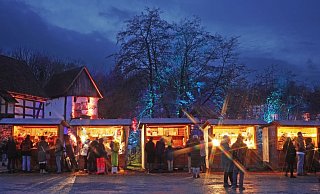 Zahlreiche Adventsbuden pr&auml;sentieren und verkaufen beim Museumsadvent individuelles Kunsthandwerk. - Foto: LWL/J&auml;hne