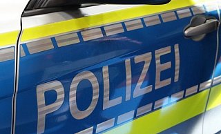 Ein Kind hat sich beim Spielen in einem Auto verletzt. - Bernhard Preuß Ein Kind hat sich beim Spielen in einem Auto verletzt. - Bernhard Preuß