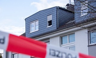 In der oberen Wohnung eines Mehrfamilienhauses in der Ellernstraße in Remmighausen ist es am Montag zu einer Detonation gekommen. - Raphael Bartling
