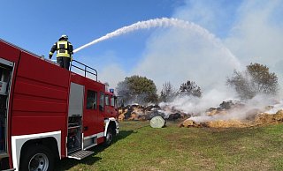 Heuballen brennen in Lieme. - Freitag TV
