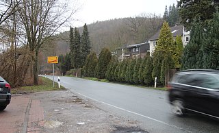 An der Rintelner Straße (B 238) zwischen Hohenhausen und Langenholzhausen fehlt derzeit ein Geh- und Radweg. - Nadine Uphoff An der Rintelner Straße (B 238) zwischen Hohenhausen und Langenholzhausen fehlt derzeit ein Geh- und Radweg. - Nadine Uphoff