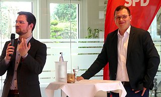 Der Vorsitzende des SPD-Stadtverbands, Robin Meier (links), und der Bundestagskandidat Julien Thiede beim Neujahrsempfang der SPD. - Rudi Rudolph Der Vorsitzende des SPD-Stadtverbands, Robin Meier (links), und der Bundestagskandidat Julien Thiede beim Neujahrsempfang der SPD. - Rudi Rudolph