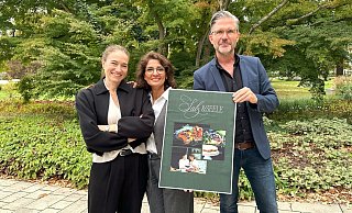 Betriebsleiterin Verena Ansari (von links), P&auml;chterin Atefeh Farhangrosta und Ralf Hammacher (Fachbereichsleiter Touristik, Gesundheit und Kultur der Stadt Bad Salzuflen). - Stadt Bad Salzuflen