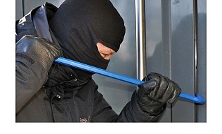 Unbekannte haben sich an einem Wohnhaus in Remmighausen zu schaffen gemacht. - Symbolfoto: Pixabay