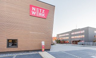 Das "Netzwerk" der Stadtwerke an der Uferstraße könnte als Ausweichquartier für künftige Ausschusssitzungen in Bad Salzuflen dienen. - www.neuschaefer-rube.de Das "Netzwerk" der Stadtwerke an der Uferstraße könnte als Ausweichquartier für künftige Ausschusssitzungen in Bad Salzuflen dienen. - www.neuschaefer-rube.de