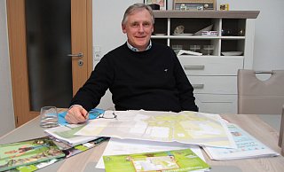 Cord Brüning ist ehrenamtlich für Hiddesen aktiv. Gerade ist unter anderem der Plan für die Parkumgestaltung ein Thema. - Jana Beckmann Cord Brüning ist ehrenamtlich für Hiddesen aktiv. Gerade ist unter anderem der Plan für die Parkumgestaltung ein Thema. - Jana Beckmann