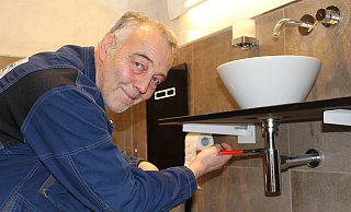 André Laros ist nicht nur an den Weihnachtsfeiertagen als Anlagenmechaniker ein gefragter Mann für Reparaturen im Haus. - Sandra Castrup