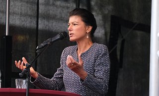 Sahra Wagenknecht spricht auf dem Detmolder Marktplatz. - Sven Koch
