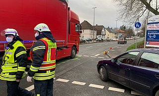 Der Fahrradfahrer wurde bei dem Unfall mit dem LKW lebensgefährlich verletzt. - Freiwillige Feuerwehr Bad Salzuflen Der Fahrradfahrer wurde bei dem Unfall mit dem LKW lebensgefährlich verletzt. - Freiwillige Feuerwehr Bad Salzuflen