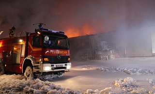Die Feuerwehr war beim Großbrand im September an der Ladestraße über vier Tage beschäftigt. Ein Polizist wurde bei dem Feuer verletzte. Aktuell gehen die Beamten von Brandstiftung aus. - Daniel Hobein Die Feuerwehr war beim Großbrand im September an der Ladestraße über vier Tage beschäftigt. Ein Polizist wurde bei dem Feuer verletzte. Aktuell gehen die Beamten von Brandstiftung aus. - Daniel Hobein