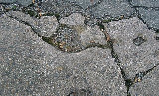 Durch den kurzen, aber heftigen Wintereinbruch sind in Extertal vielerorts Schäden in den Straßen entstanden. - Pixabay Durch den kurzen, aber heftigen Wintereinbruch sind in Extertal vielerorts Schäden in den Straßen entstanden. - Pixabay