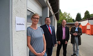 Freuen sich auf den Start: (von links) Stefanie Tacke, sozialpädagogische Leiterin der Euwatec-Einrichtung in Blomberg, Landrat Dr. Axel Lehmann, Blombergs Kämmerer Christoph Dolle sowie Euwatec-Geschäftsführer Hermann Ritter. - Seda Hagemann