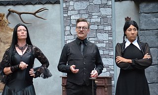 Das wird ein morbider Spaß: Die Addams-Familie treibt auf der Freilichtbühne Bellenberg ihr Unwesen. - Freilichtbühne Bellenberg.