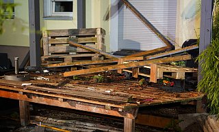 Die Partygäse wurden teilweise unter den Trümmern begraben, - Freitag TV Die Partygäse wurden teilweise unter den Trümmern begraben, - Freitag TV